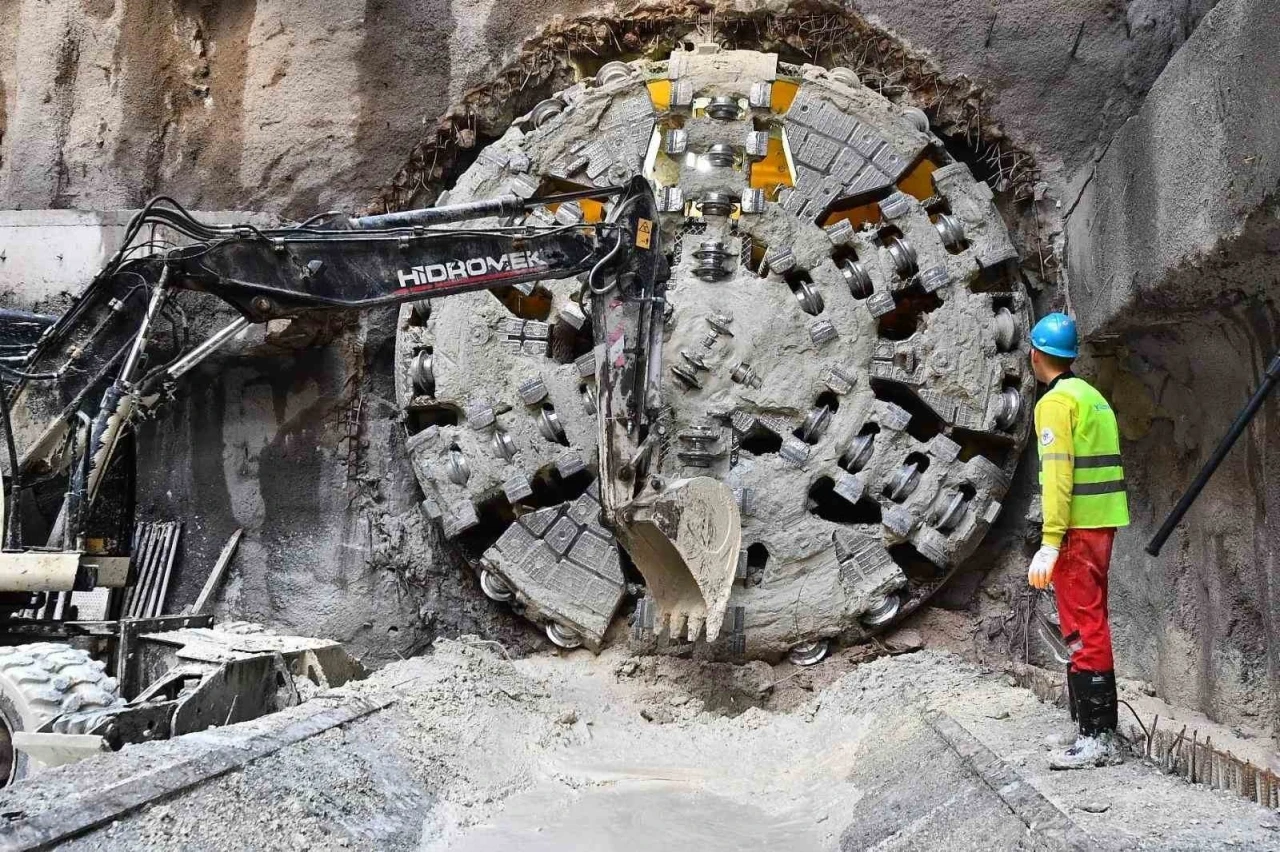 Buca Metrosu’nda yoğun tempo
