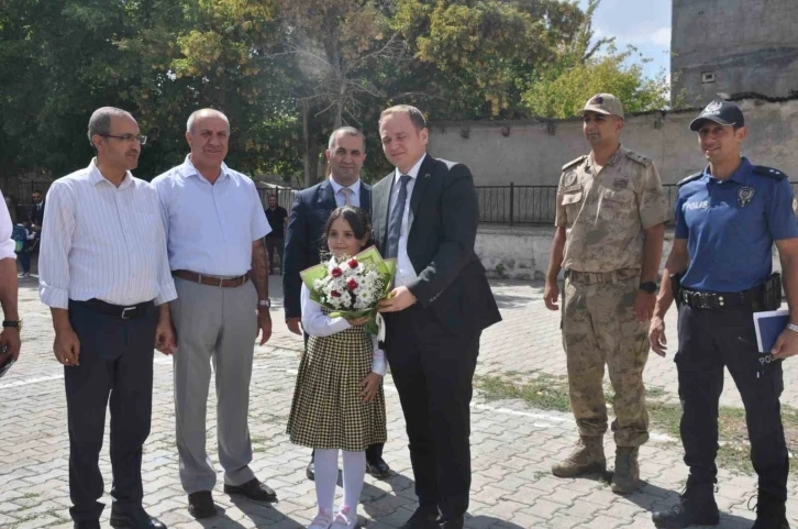 Bulanık’ta ilk ders zili çaldı
