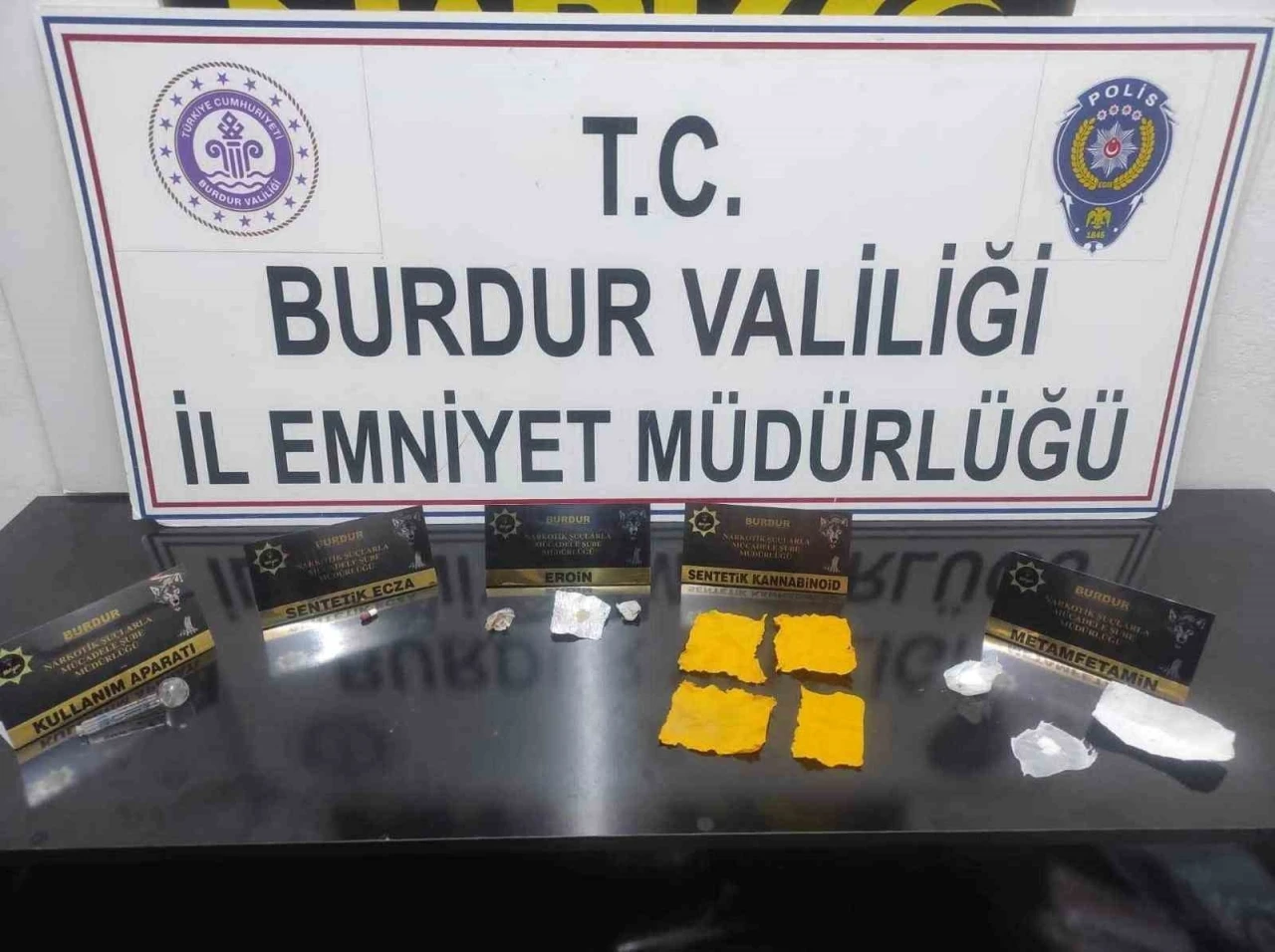 Burdur’da araçta ele geçirilen uyuşturucuya 2 tutuklama
