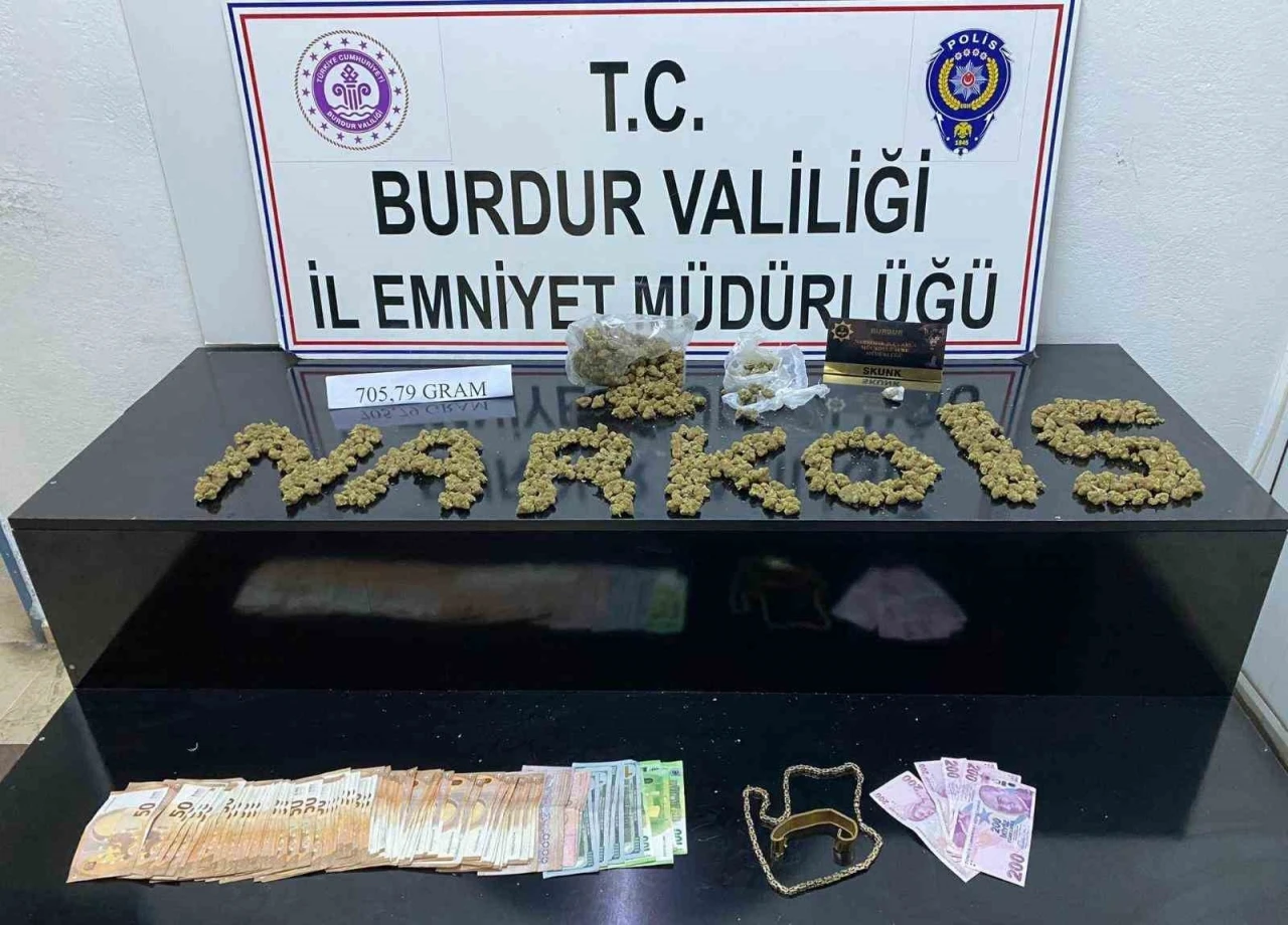 Burdur’da araçta uyuşturucuyla yakalanan şahıs tutuklandı
