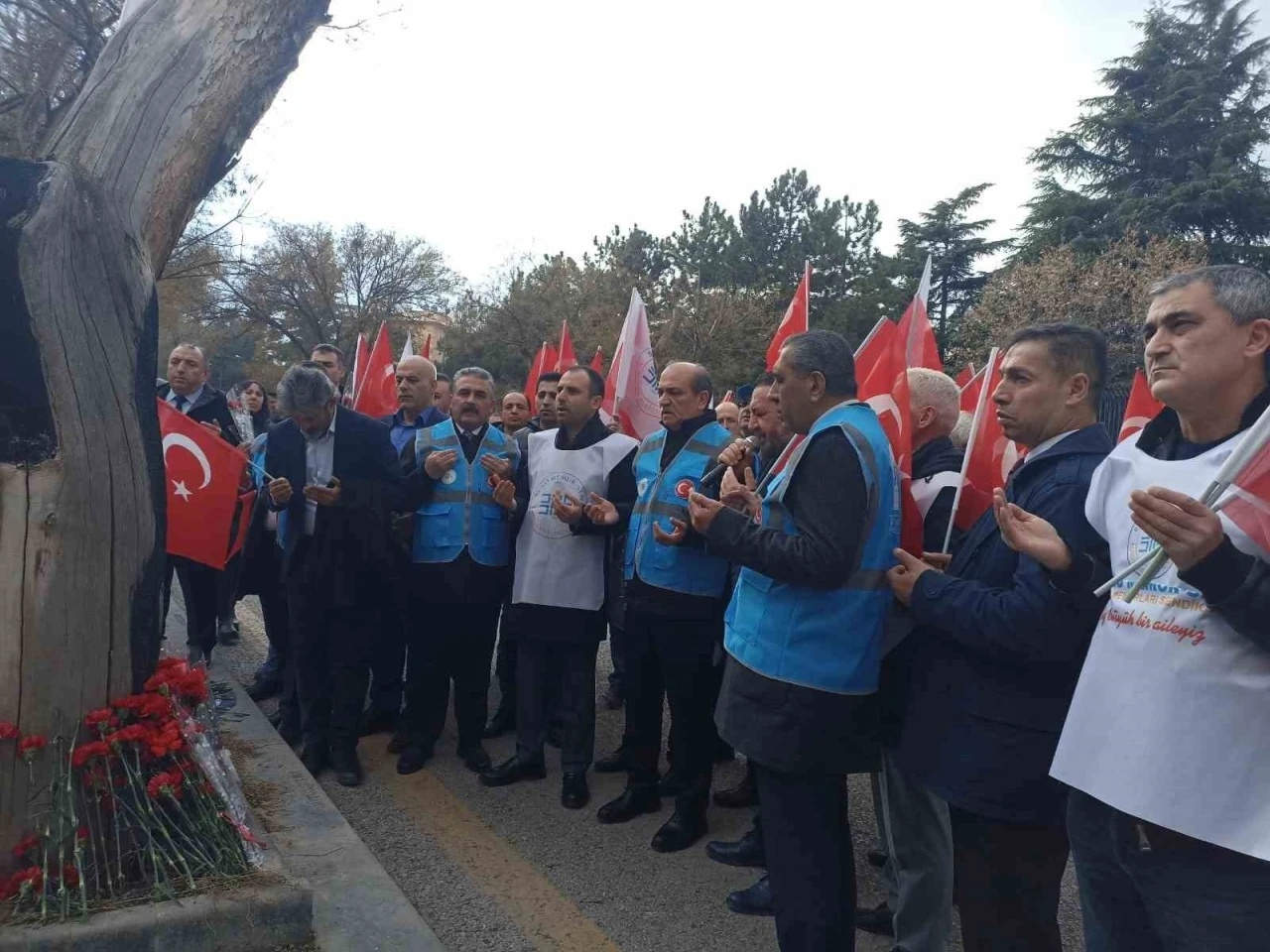 Büro Memur-Sen, Merasim Sokak şehitlerini andı
