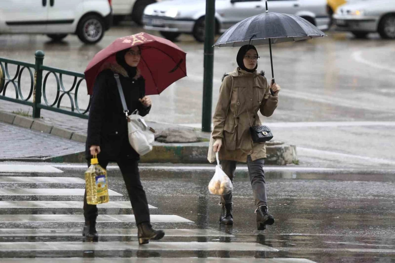 Bursa aylık ortalama yağışın yarısını bir günde aldı
