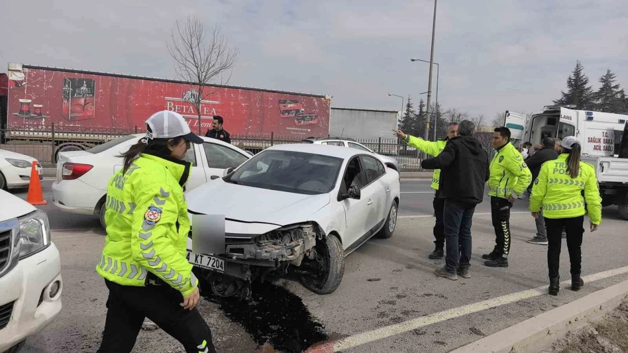 Bursa’da otomobiller çarpıştı: 2 yaralı
