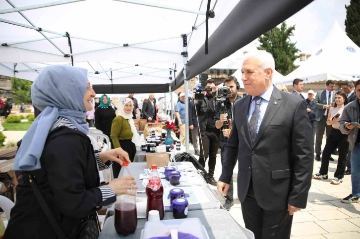 Bursa mutfağı, tarihi meydanda vitrine çıktı
