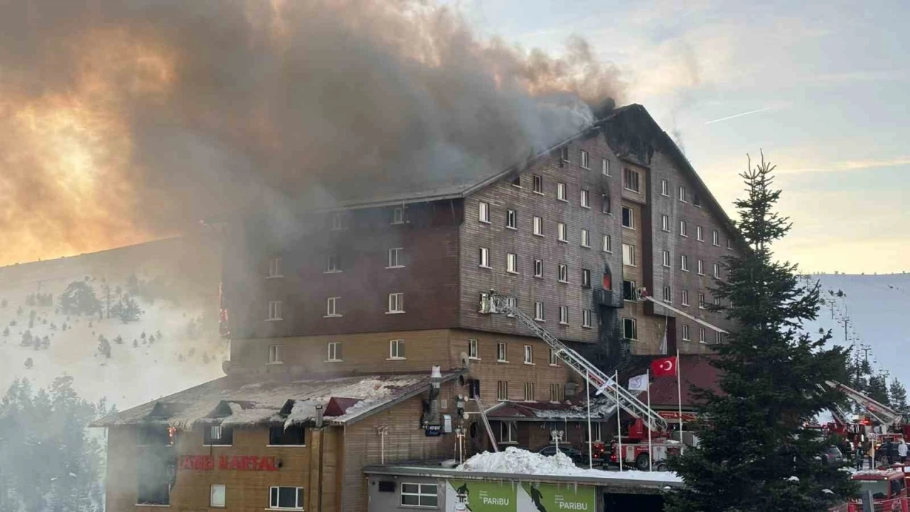 Bursalı diş hekimi çift ve 2 çocuğu otel yangınında hayatını kaybetti
