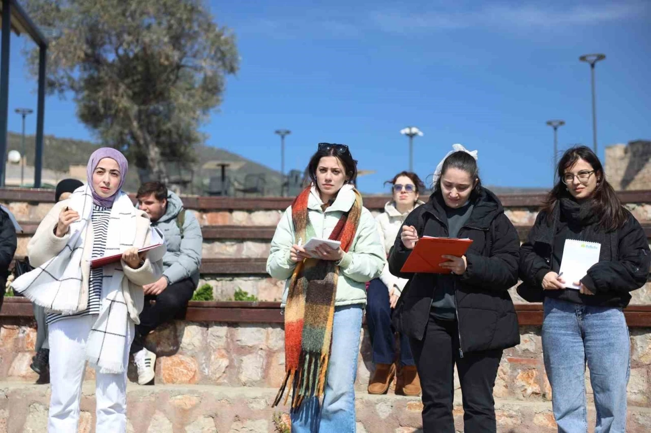 Bursalı öğrenciler Hereke Kalesi’ne hayran kaldı
