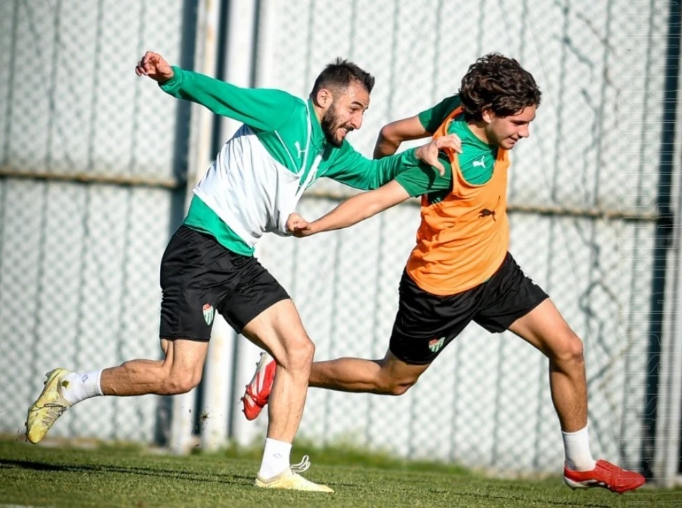 Bursaspor’da Kuşadasıspor hazırlıkları başladı
