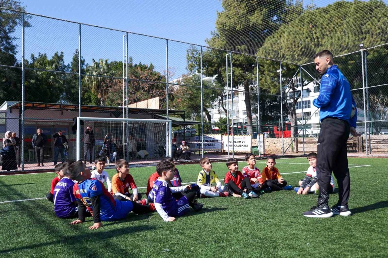 Büyükşehir’in Futbol Akademisi’nde bin 600 çocuk eğitim aldı
