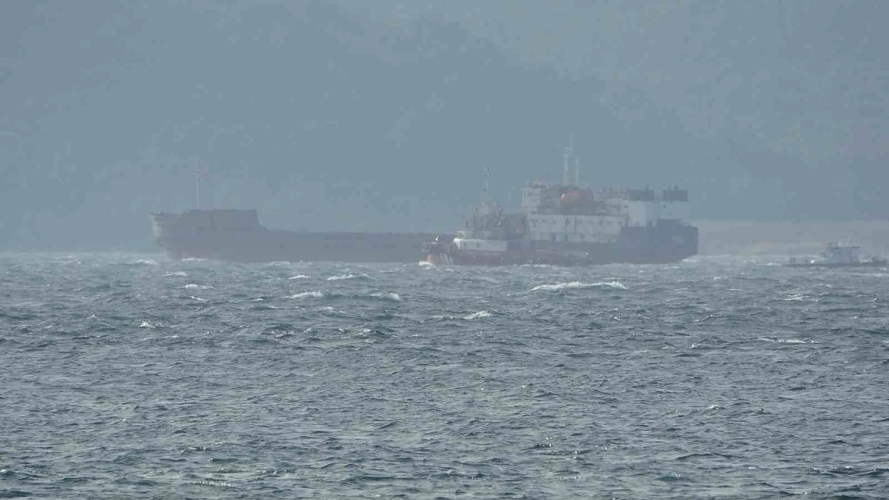 Çanakkale Boğazı’nda genel yük gemisi makine arızası yaptı
