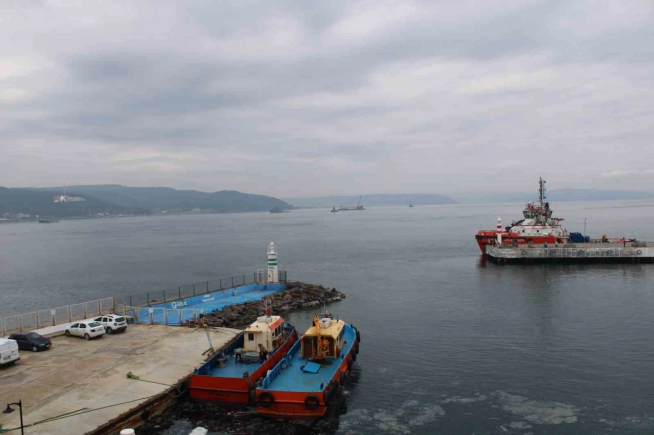 Çanakkale Boğazı sisin etkisini yitirmesiyle transit gemi geçişlerine açıldı
