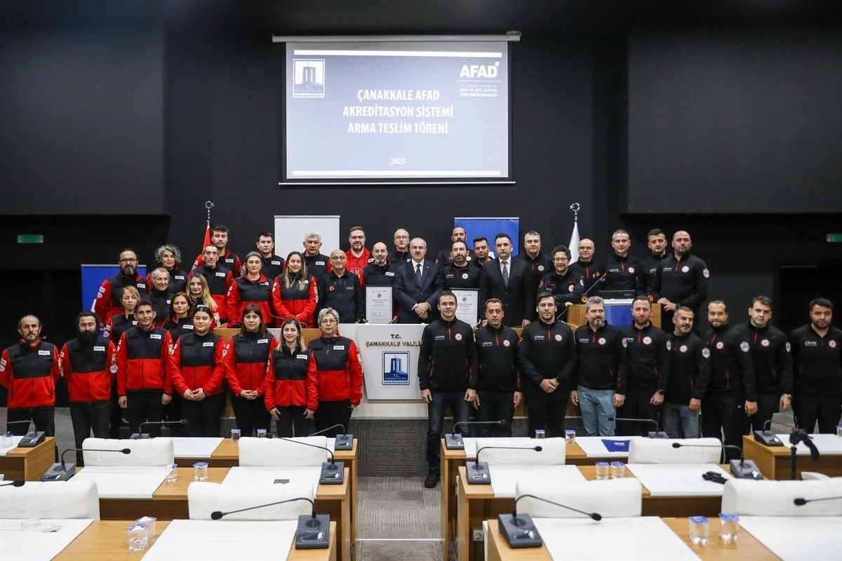 Çanakkale’de AFAD “Akreditasyon ve Arma Teslim Töreni” Düzenlendi
