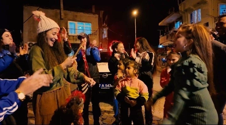 Çanakkale’de polislerden çocuklara yeni yıl sürprizi
