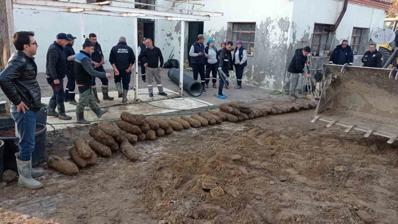 Çanakkale Savaşları’na ait olduğu değerlendirilen patlamamış 50 top mermisi uzman ekipler tarafından incelenecek
