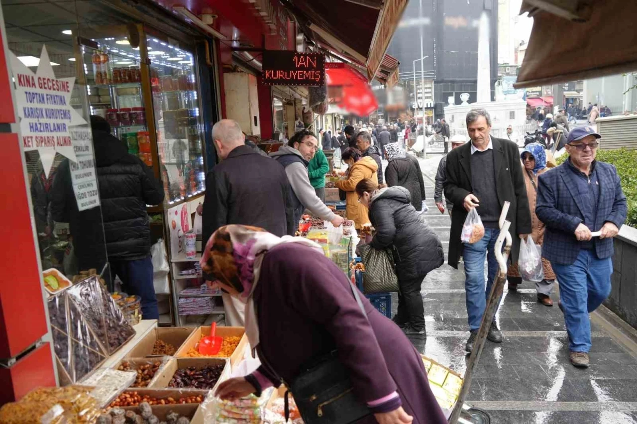 Çarşı pazarda Ramazan bereketi
