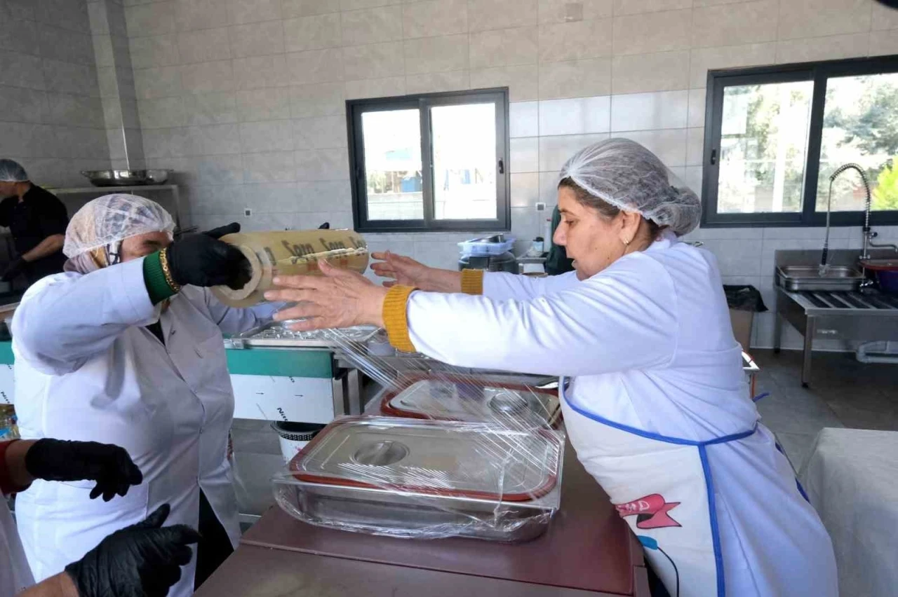 Ceyhan Belediyesinden iftar çadırı yerine evde sıcak yemek uygulaması
