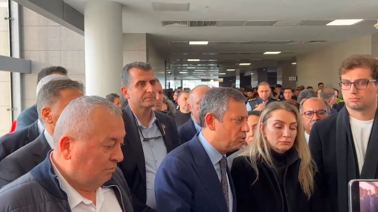 CHP Genel Başkanı Özel’den İmamoğlu kararına ilk yorum: &quot;Kayyum ihtimalinin ortadan kalkması yönüyle önemli&quot;
