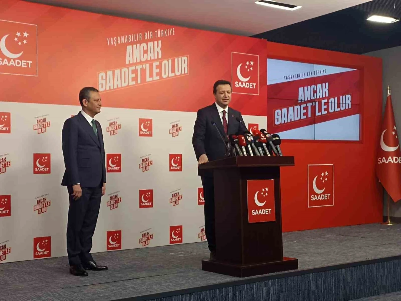 CHP Genel Başkanı Özel, Saadet Partisi Genel Başkanı Arıkan’ı ziyaret etti
