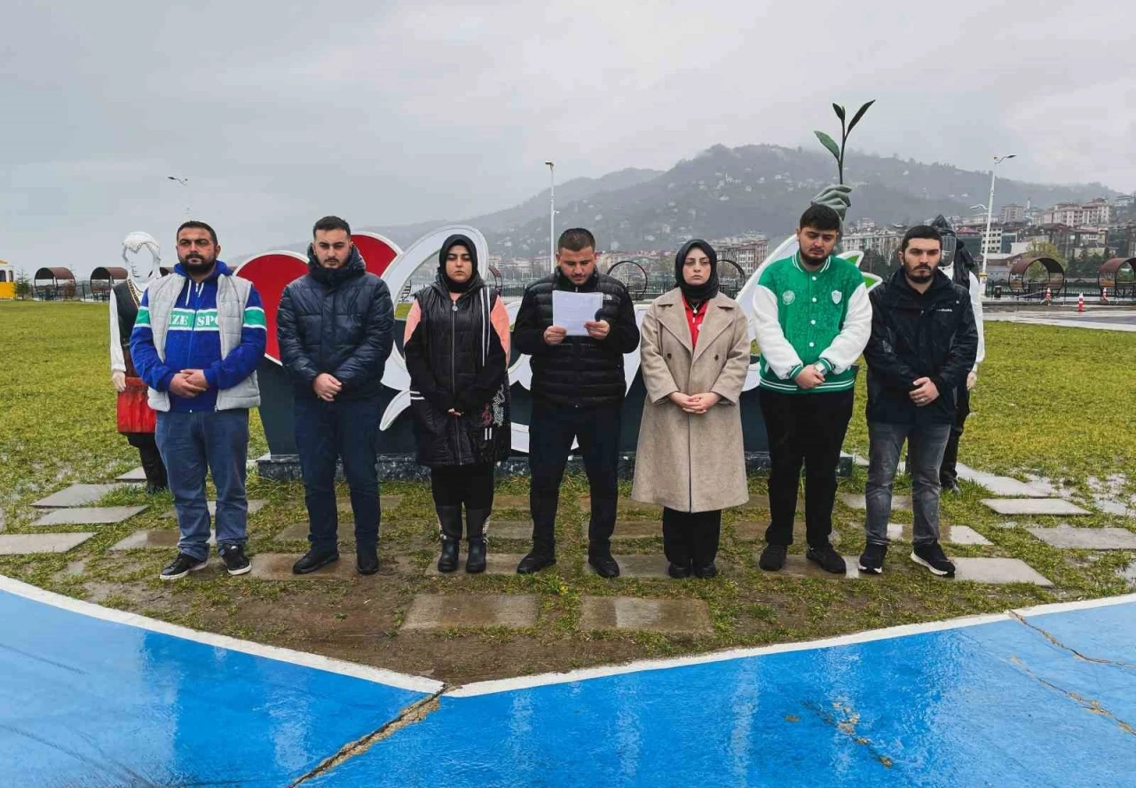 CHP’li belediyenin şehit cenazesi sırasında yaptığı konserli açılışa Çayelili gençlerden tepki
