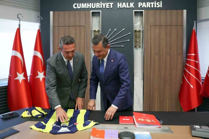 CHP Lideri Özgür Özel, Fenerbahçe Başkanı Ali Koç ile bir araya geldi
