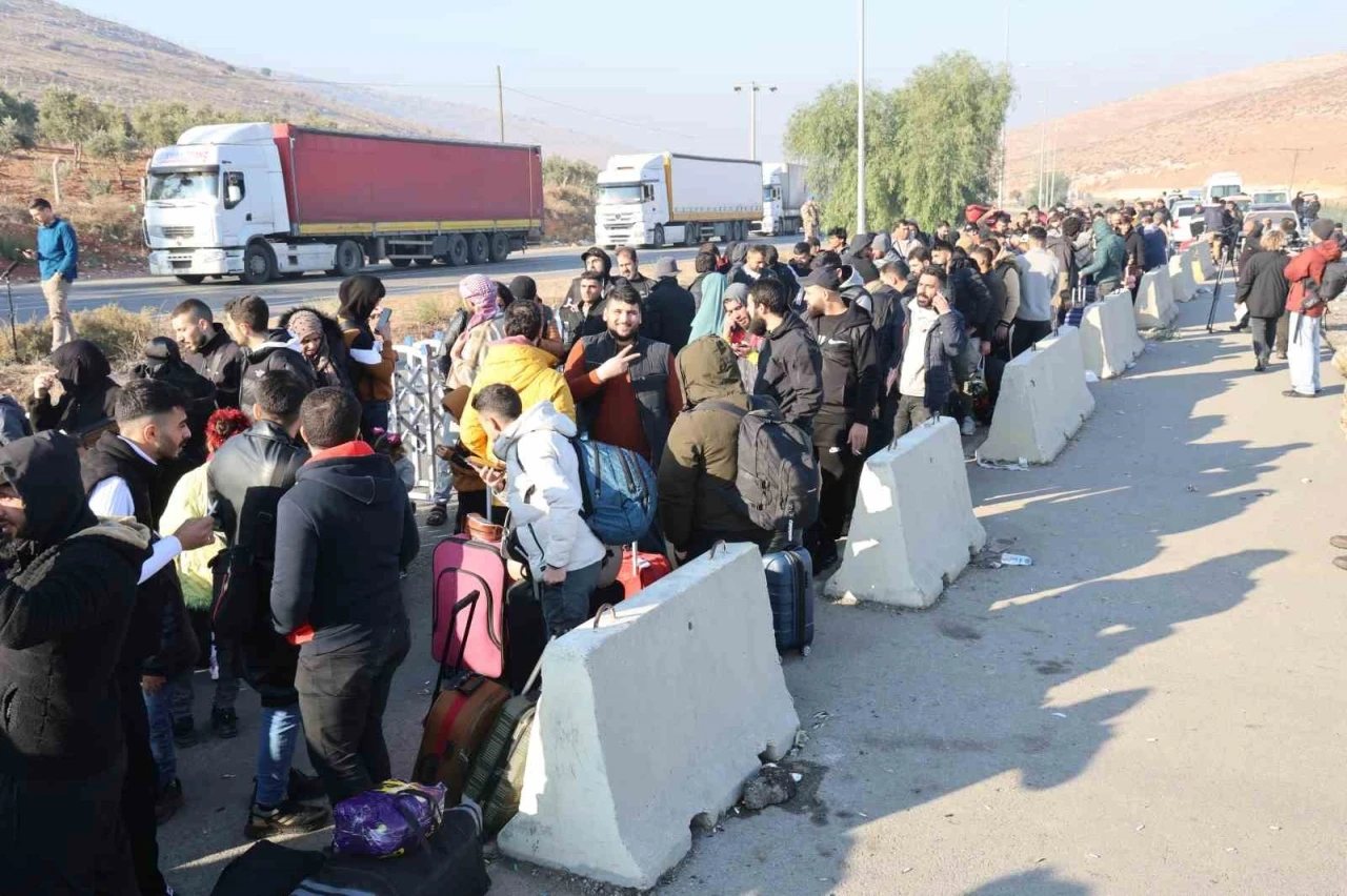 Cilvegözü’nden Suriyeliler yurtlarına dönmeye başladı
