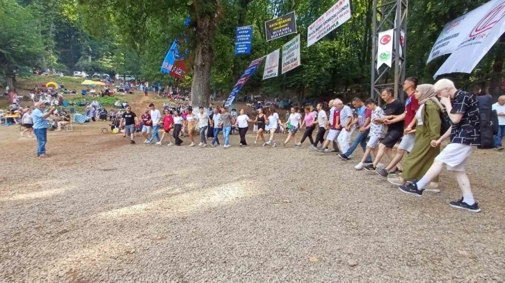 Çınarcık’ta 4. Karadeniz Şenlikleri renkli görüntülere sahne oldu
