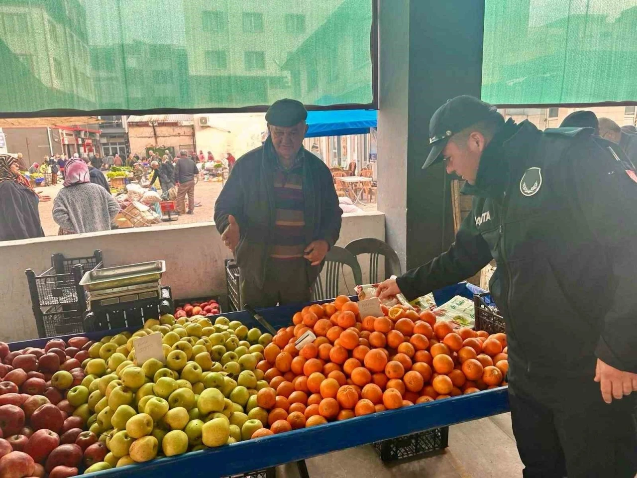 Çine’de zabıta ekipleri semt pazarlarında denetimlerini sürdürüyor
