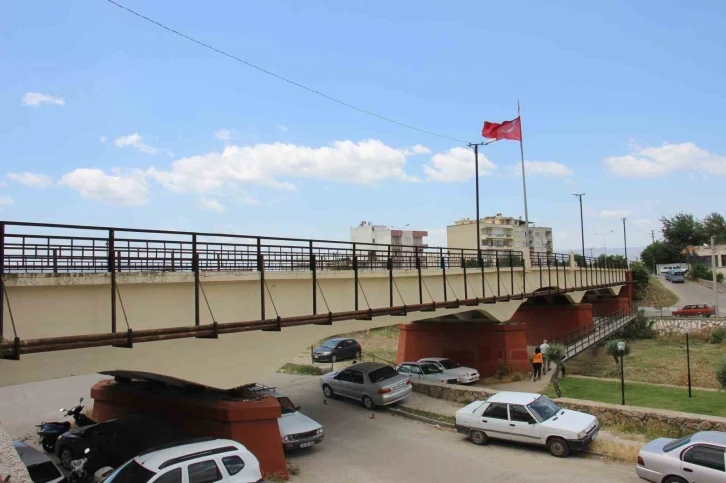 Çine’nin tarihi ’İtalyan Köprüsü’ bir asrı aşkın süredir vatandaşlara hizmet ediyor
