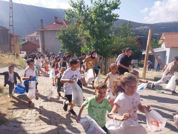 Çocuklar, bayram coşkusunu adak geleneğiyle erken yaşadı
