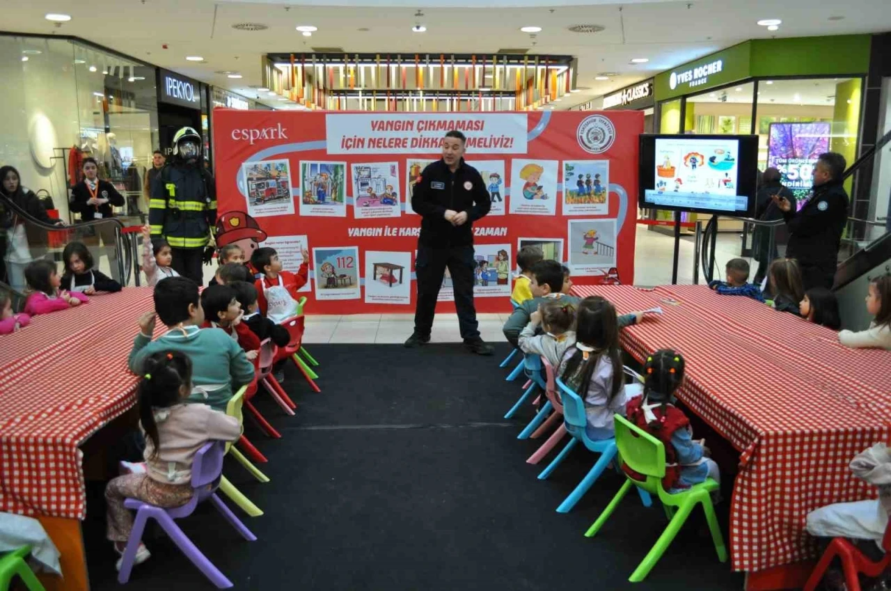 Çocuklara ve ebeveynlere yangın eğitimi
