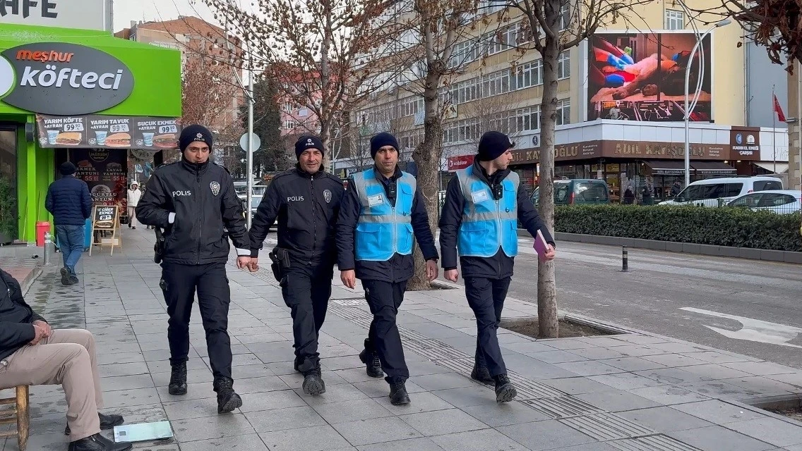 Çorum’da &quot;İzmarit-19&quot; denetimi: Yere sigara izmariti atanlara ceza
