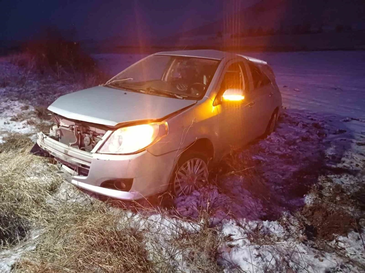 Çorum’da takla atan otomobildeki 3 kişi yaralandı
