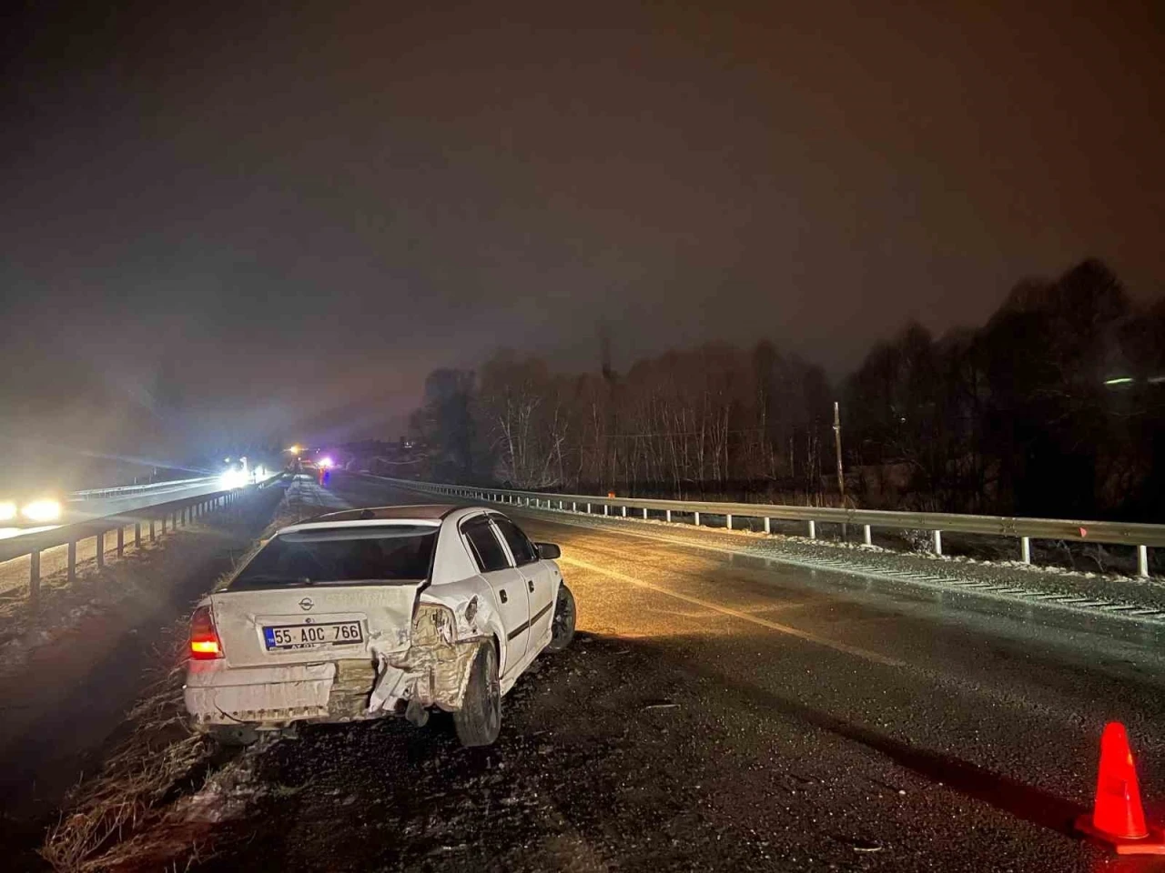 Çorum’daki iki ayrı trafik kazasında 3 kişi yaralandı
