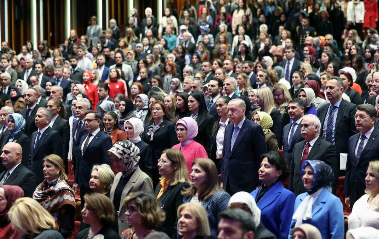 Cumhurbaşkanı Erdoğan: “Her türlü insan hakkı ihlalini görmezden gelenlerin meselesi asla kadınların hak ve hukuku, özgürlüğü olamaz”
