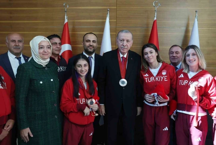 Cumhurbaşkanı Erdoğan, Türkiye Milli Paralimpik Takımı’nı kabul etti
