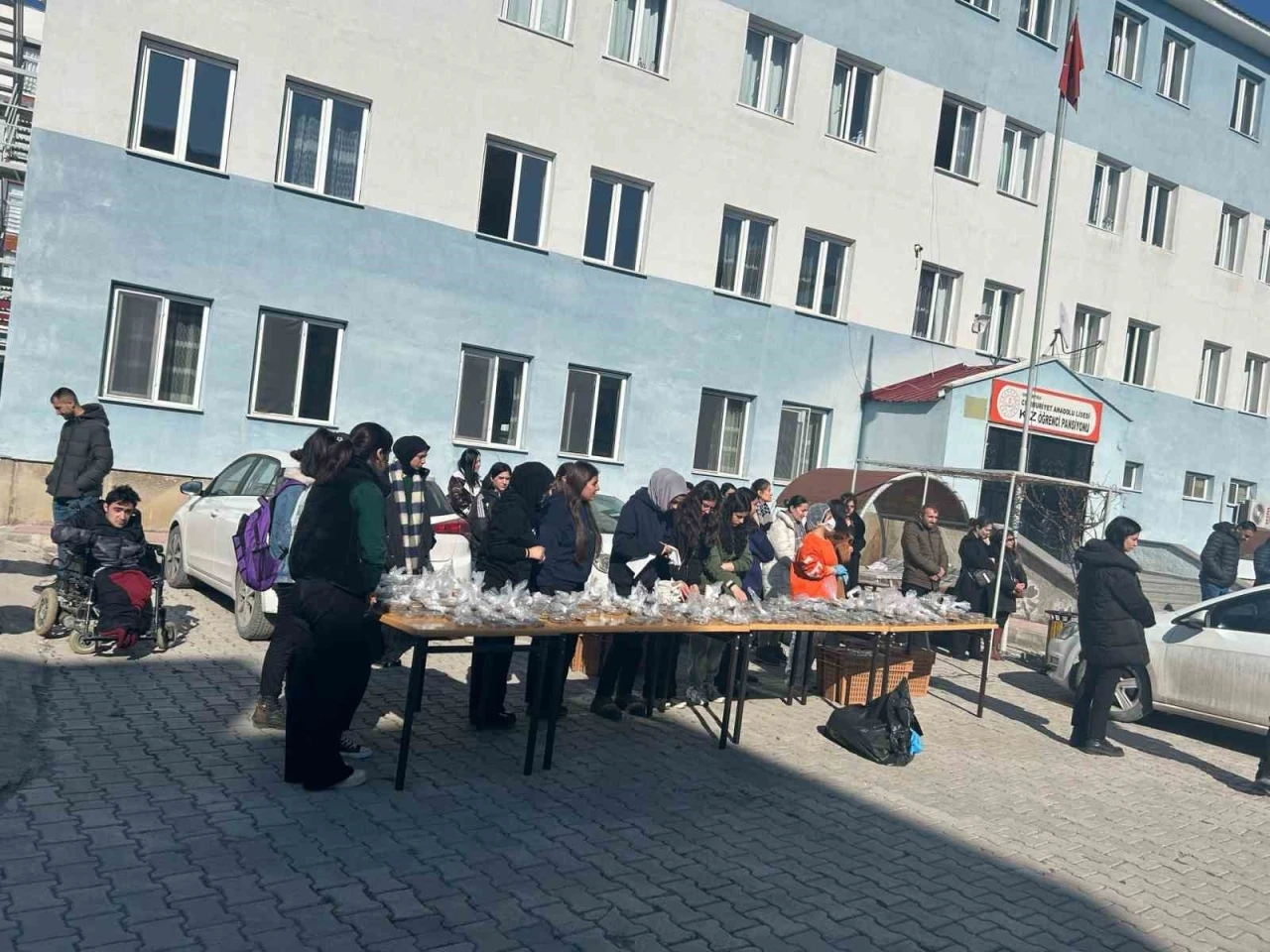 Cumhuriyet Anadolu Lisesi’nde acı kayıp: Tarih Öğretmeni Rukiye Saklı vefat etti
