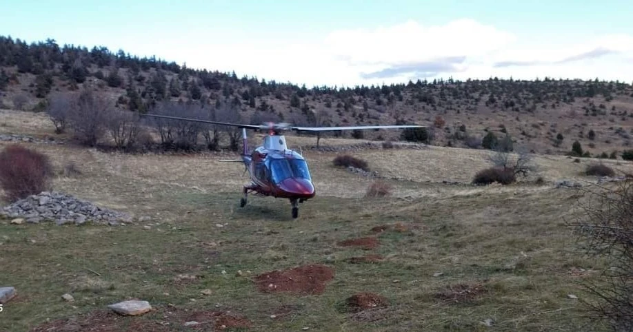 Dağda düşerek yaralandı, ambulans helikopterle hastaneye kaldırıldı
