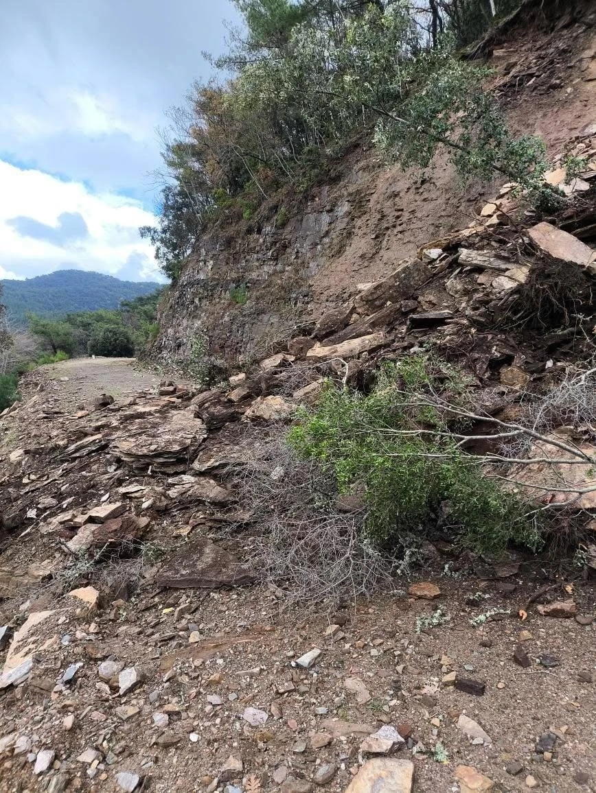 Davutlar Manastır yolu heyelan nedeniyle kapandı
