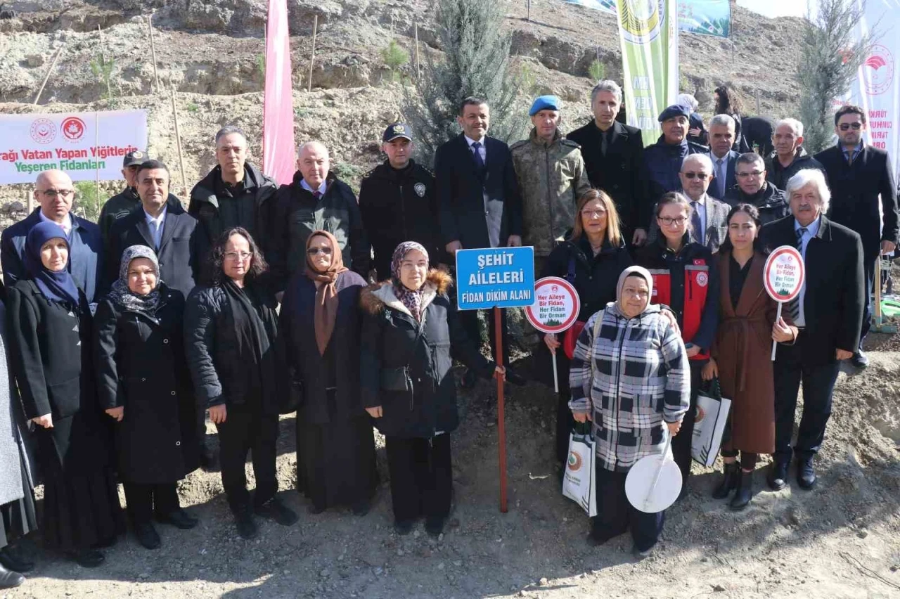 Denizli’de Ormancılık Gününde 15 bin 300 fidan toprakla buluştu
