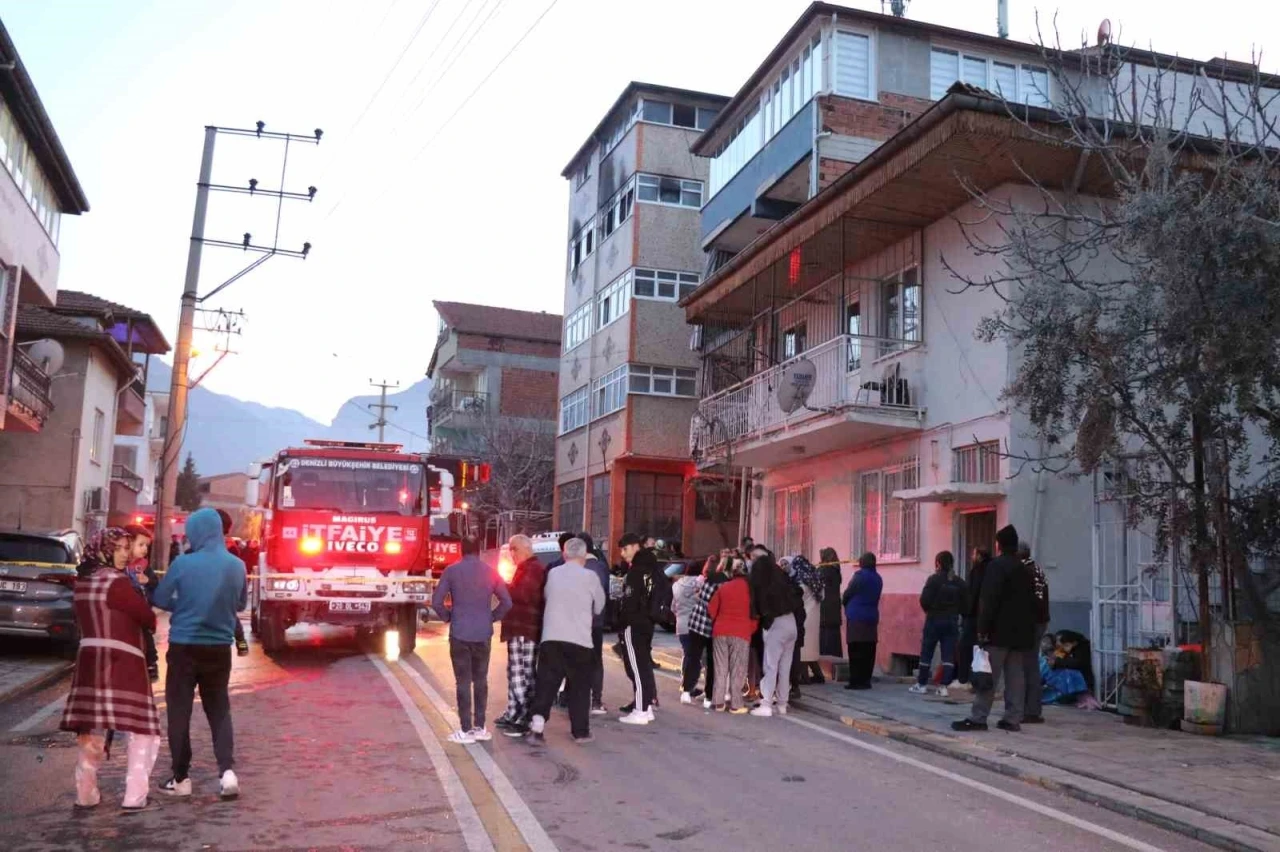 Denizli’de sobadan çıkan yangında çocuğunu 4. kattan bırakarak kurtaran anne hayatını kaybetti
