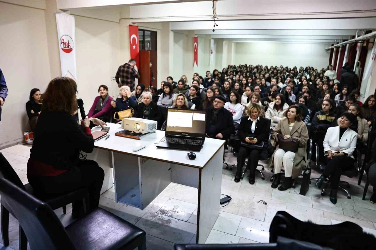 Denizli Kent Konseyi Kadın Meclisi öğrencilere hijyen eğitimi verdi
