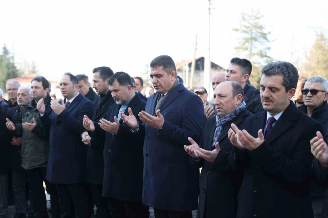 Deprem sonrası yıkılan cami ibadete açıldı
