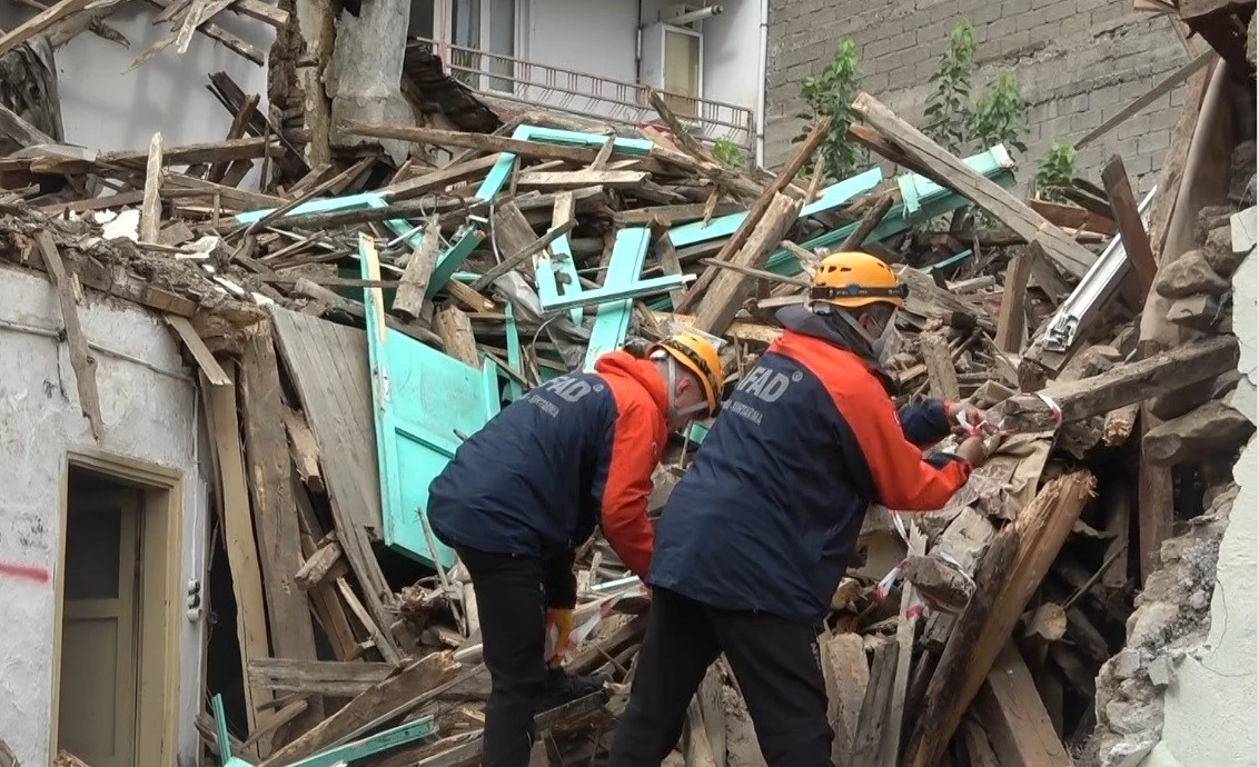 Deprem tatbikatında ekiplerin "Sesimi duyan var mı" diye bağırması vatandaşları Kahramanmaraş depremine götürdü
