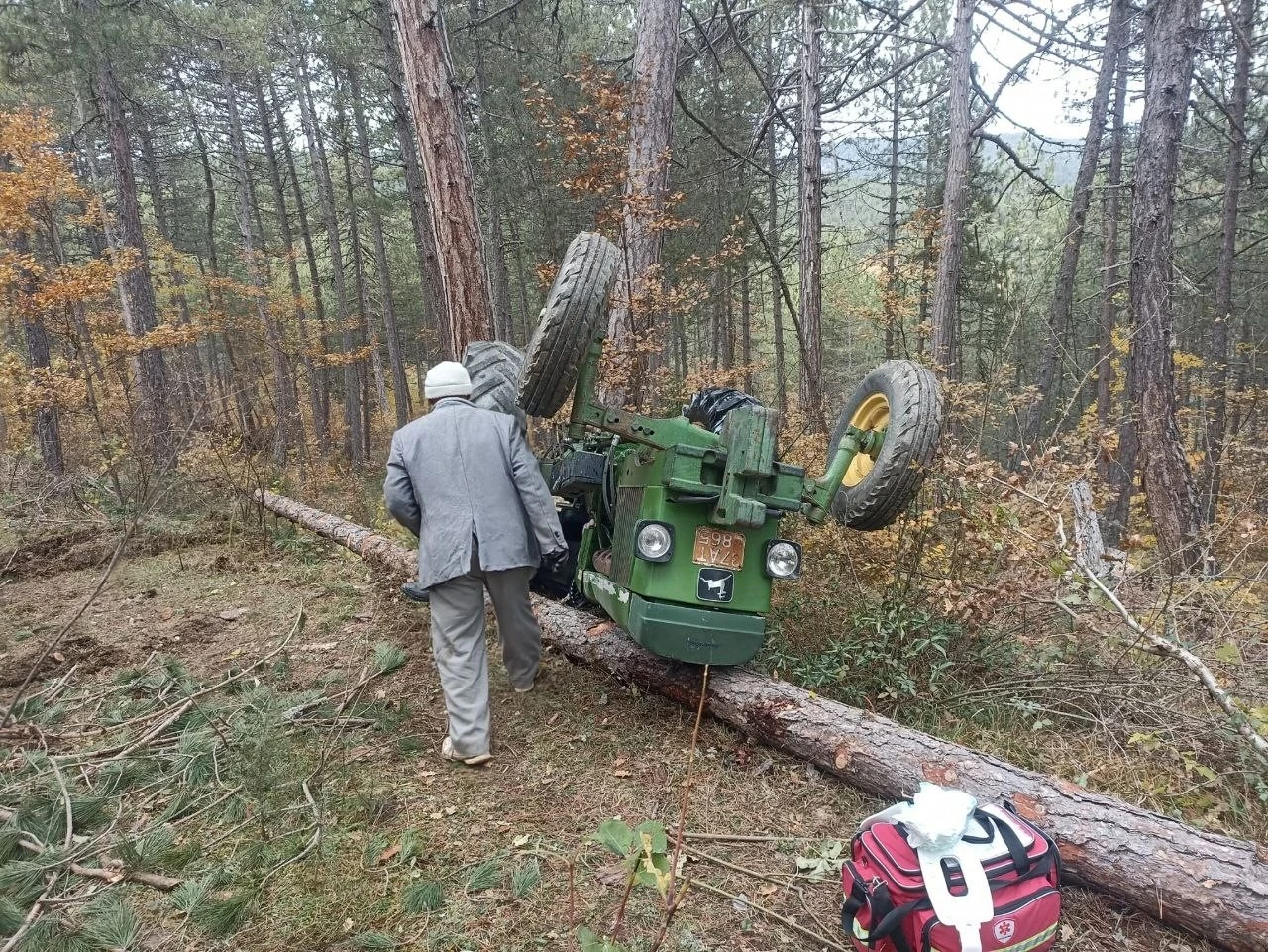 Devrilen traktörün altında kalan sürücü hayatını kaybetti
