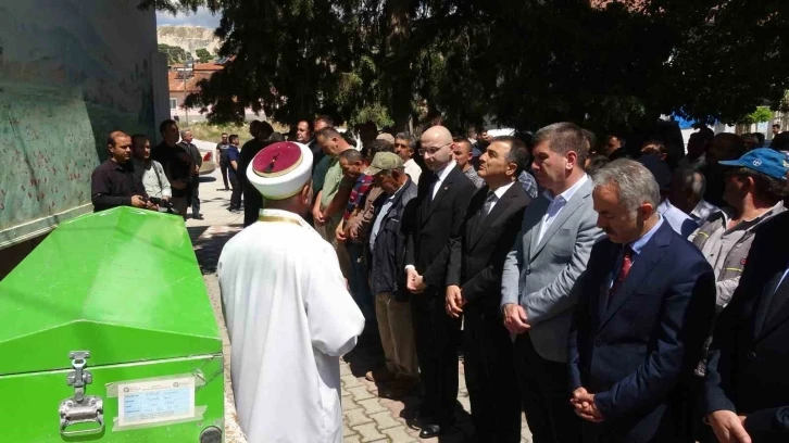 Diyaliz tedavisinin ardından rahatsızlanarak sevk edildiği Antalya’da hayatını kaybeden ilk hasta toprağa verildi
