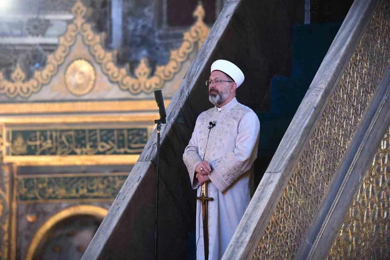 Diyanet İşleri Başkanı Erbaş, Ayasofya Camii’nde hutbe okudu: &quot;İçki kötülüklerin anasıdır&quot;
