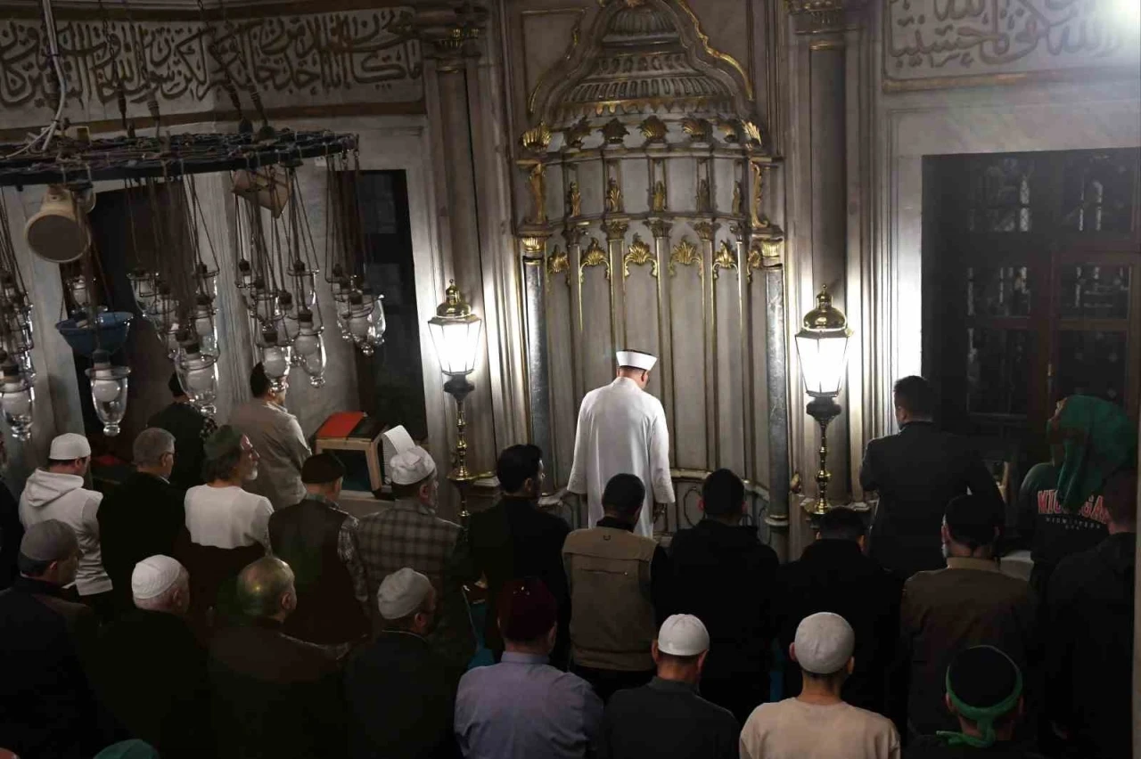 Diyanet İşleri Başkanı Erbaş, Eyüp Sultan Camii’nde teravih namazı kıldırdı
