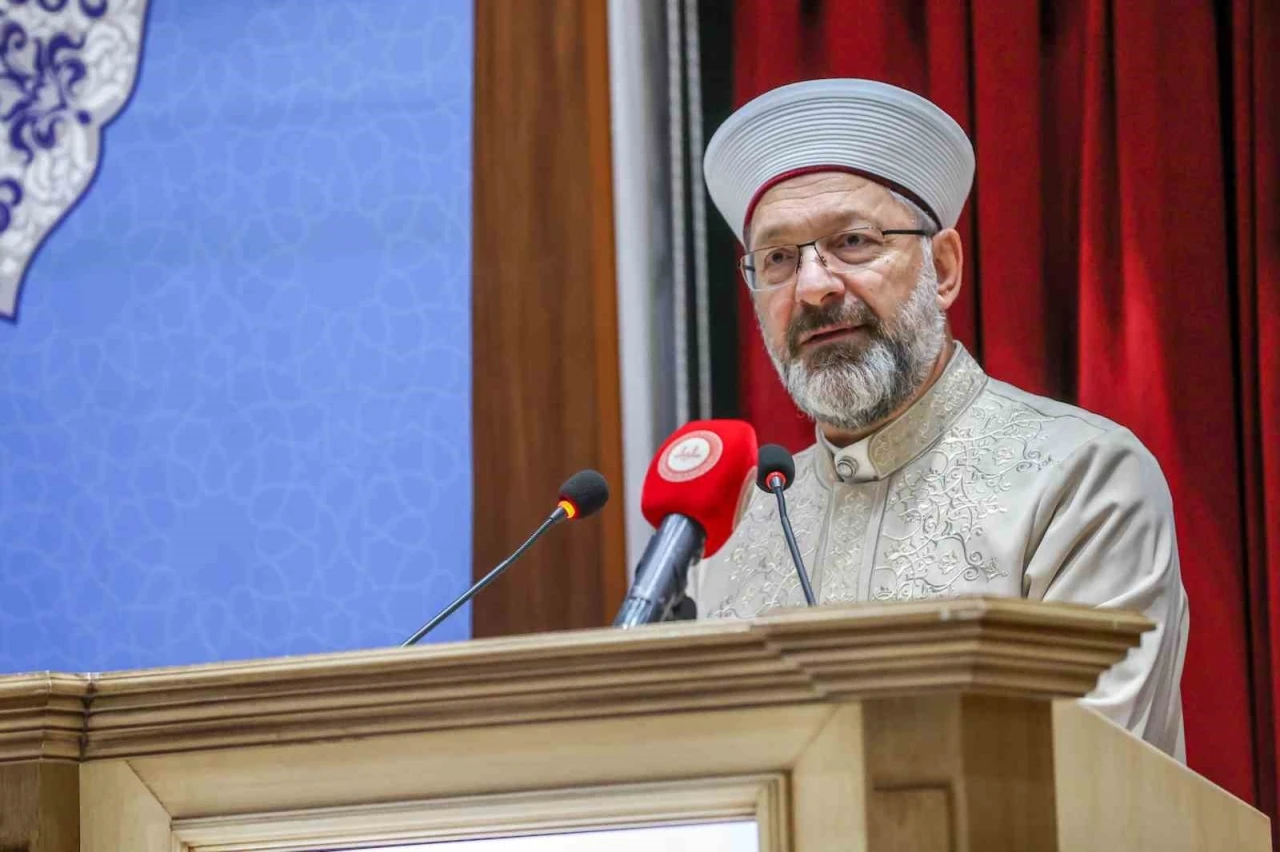 Diyanet İşleri Başkanı Erbaş: &quot;Güzel ahlak, gencin süsüdür&quot;
