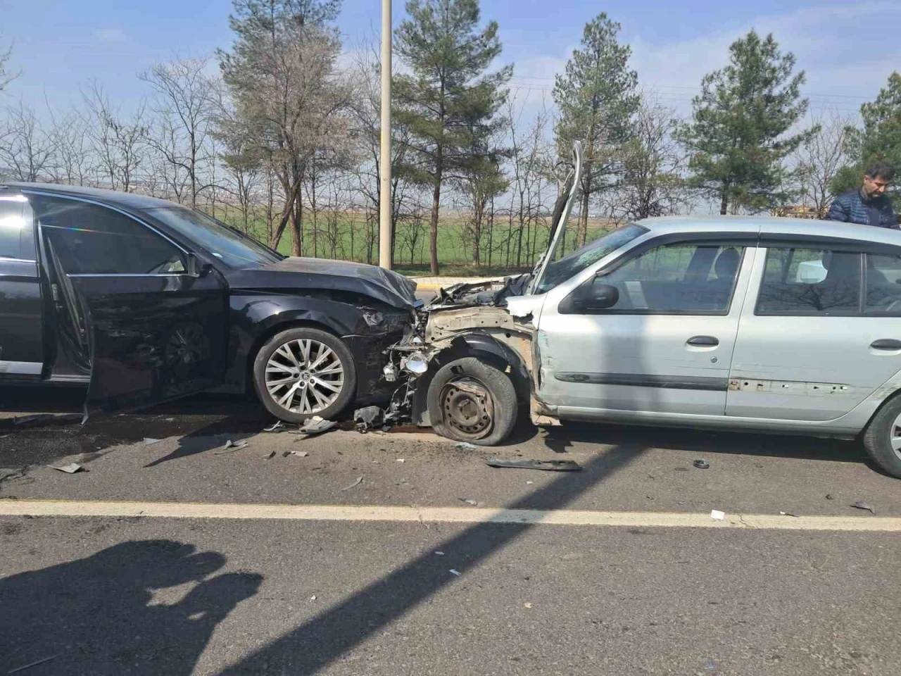 Diyarbakır’da direksiyon başında kalp krizi geçiren sürücü kazaya neden oldu
