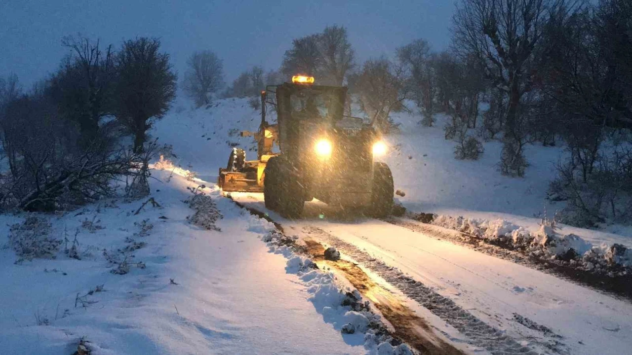 Diyarbakır’da kar yağışı nedeniyle kapanan 216 yol ulaşıma açıldı
