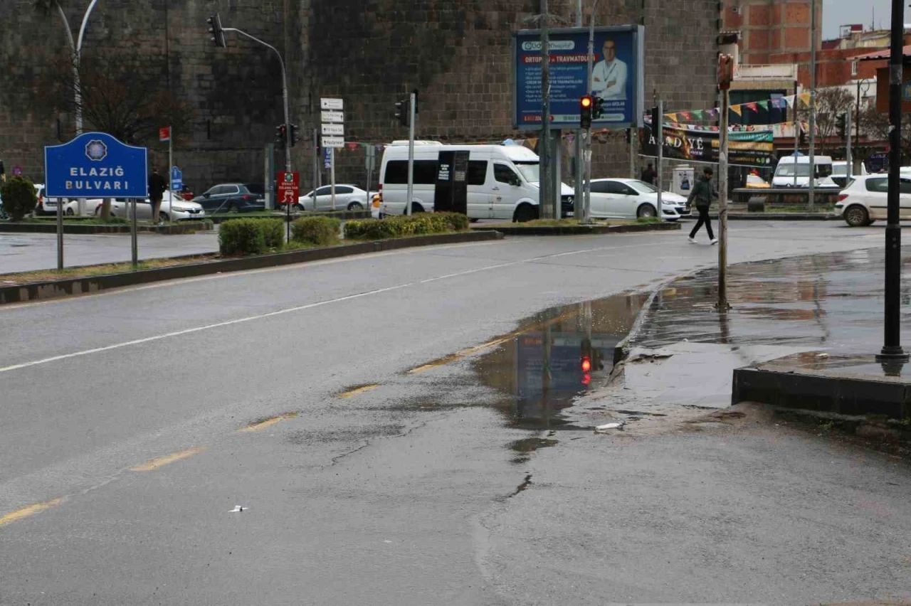 Diyarbakır’da karla karışık yağmur
